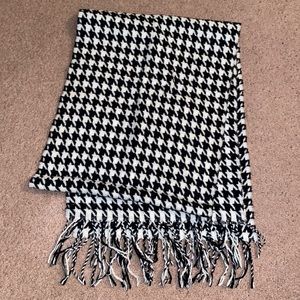 Houndstooth scarf